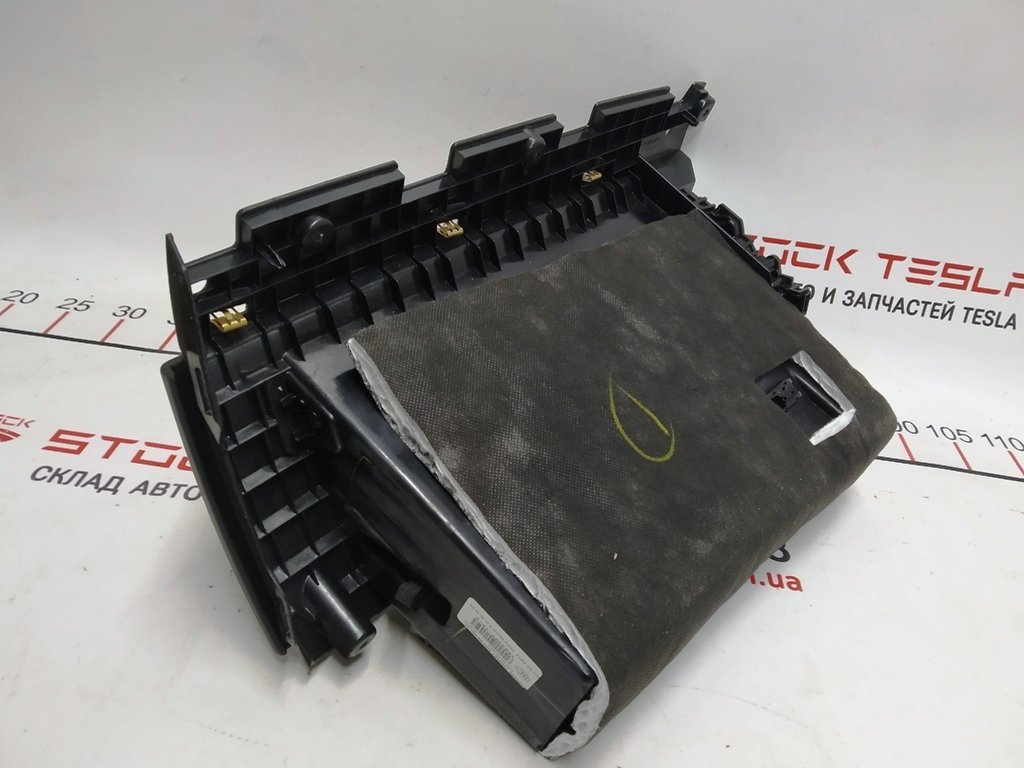24 1003327-14-O Schowek na rękawiczki PVC B BLK Tesla model S REST 1003327-14-P